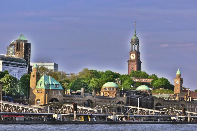 hamburg-urlaub-michel-landungsbruecken