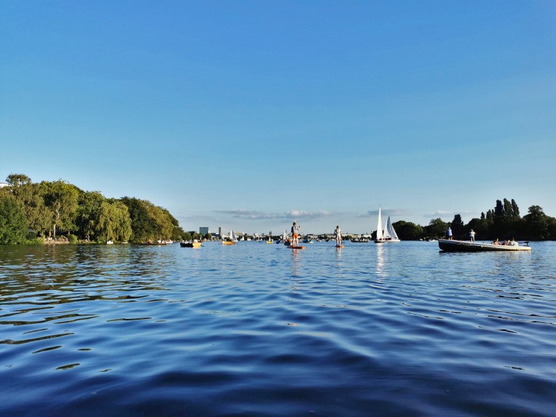 stadt-hamburg-urlaub-alster-boot