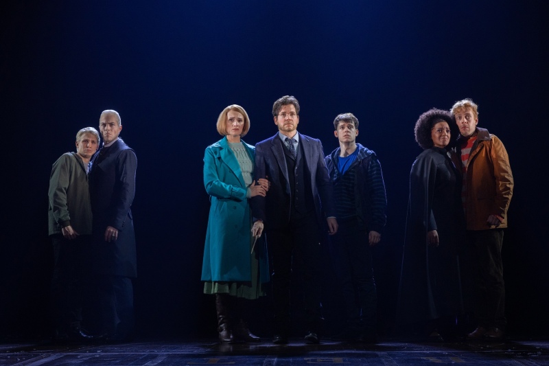 Scorpius und Draco Malfoy, Ginny, Harry und Albus Potter, Hermine Granger und Ron Weasley
