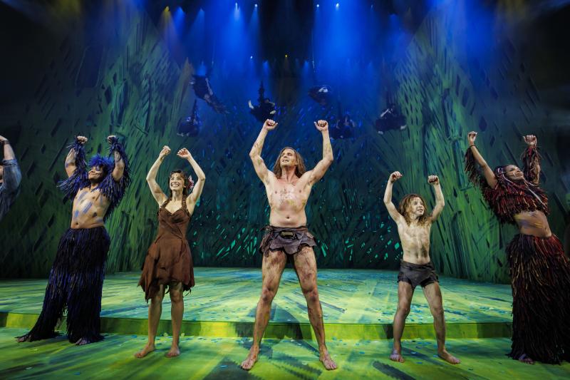 Terk, Jane, Tarzan, Tarzan als Kind und Kala im Musical Tarzan in Hamburg