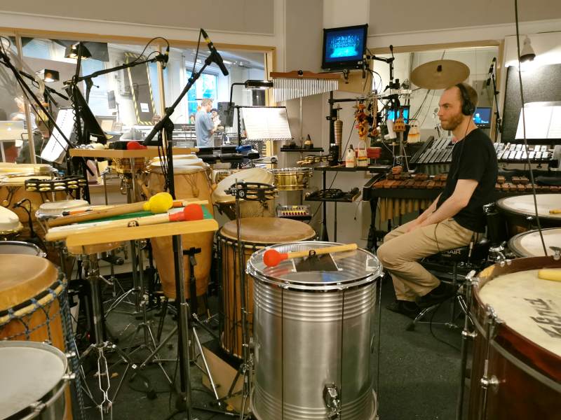 Percussion-Abteilung beim Musical Tarzan für die Dschungel-Musik von Phil Collins.